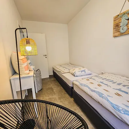 Emilia Apartmán Nin